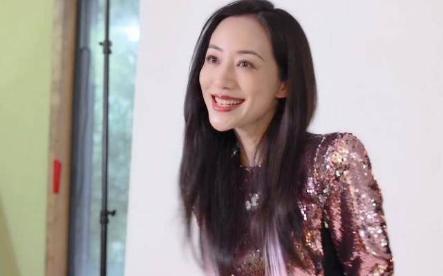 韩雪拍定妆照,亮片装尽显37岁知性美,"纸片人"身材让人羡慕_变化_镜头