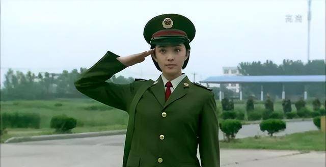 军旅剧中的英姿飒爽,生活中的幸福妈妈_刘晓洁_观众_作品