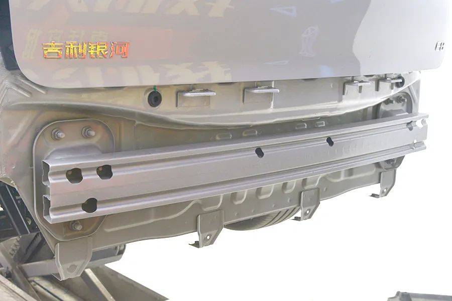 吉利银河e8:17万买的c级车,铝合金防撞梁还在吗?_搜狐汽车_搜狐网