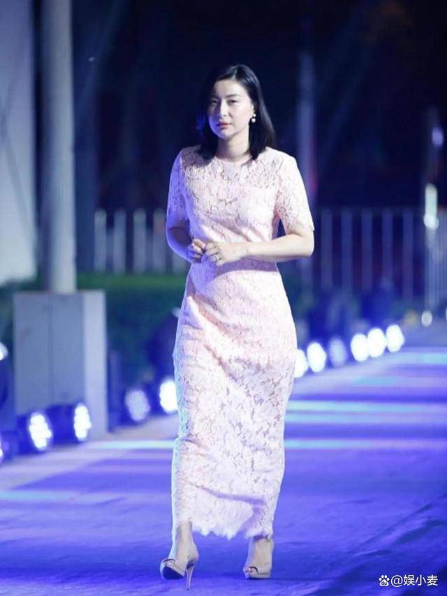 不是郭晶晶不漂亮,而是郭晶晶没有认真打扮.