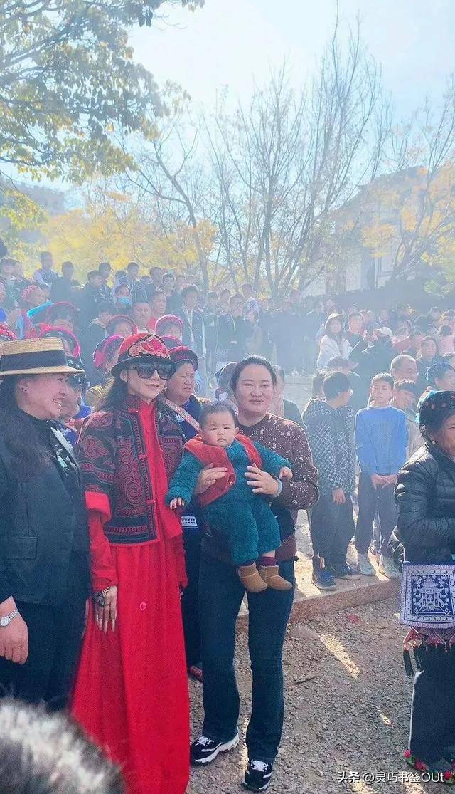 65岁的杨丽萍现身大理,这状态看着真不像快七十的人,好年轻!
