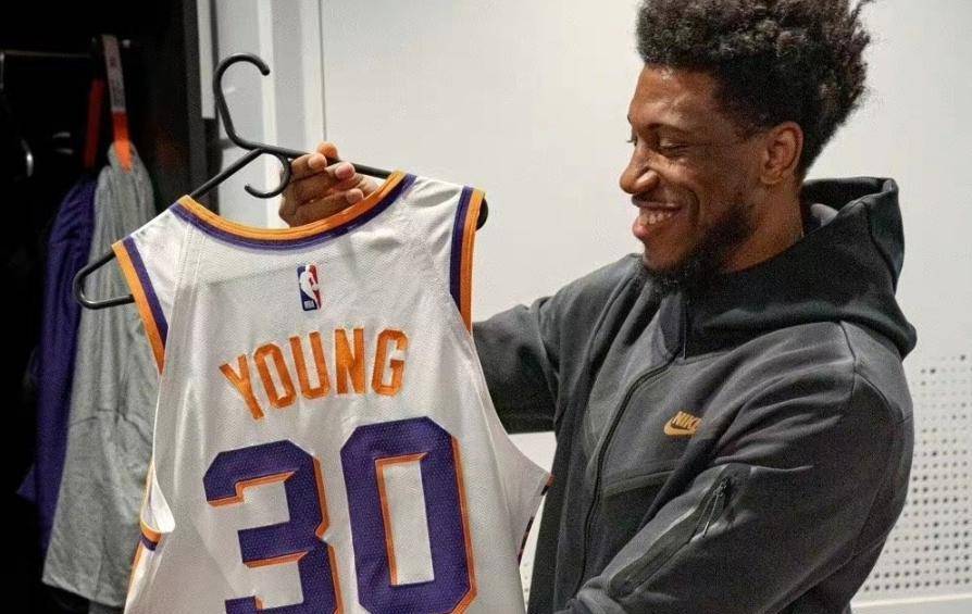 据悉,基诺内斯现年23岁,是去年发展联盟的最佳进步球员,本赛季基诺内