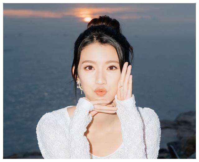 女星影后身后真相,一夜挣得200万,曝光背后的故事_蔡思贝_生活_王浩信