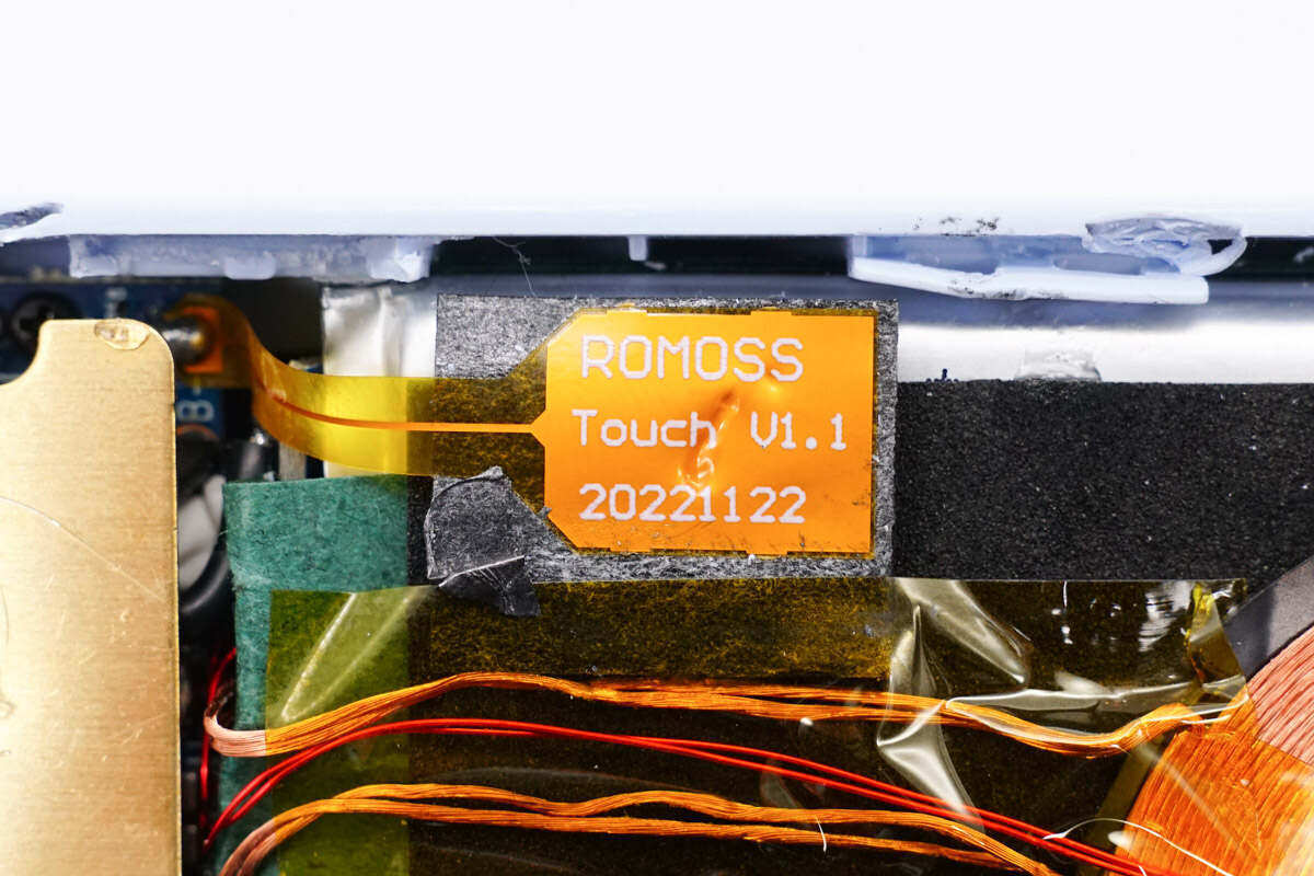 卓芯微快充方案助力量产,罗马仕10000mah磁吸充电宝拆解_电池_移动