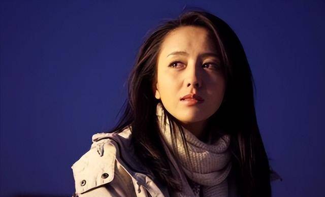 陈思诚罕带孩子外出游玩,与前妻相处氛围融洽,8岁朵朵近照很壮_佟丽娅