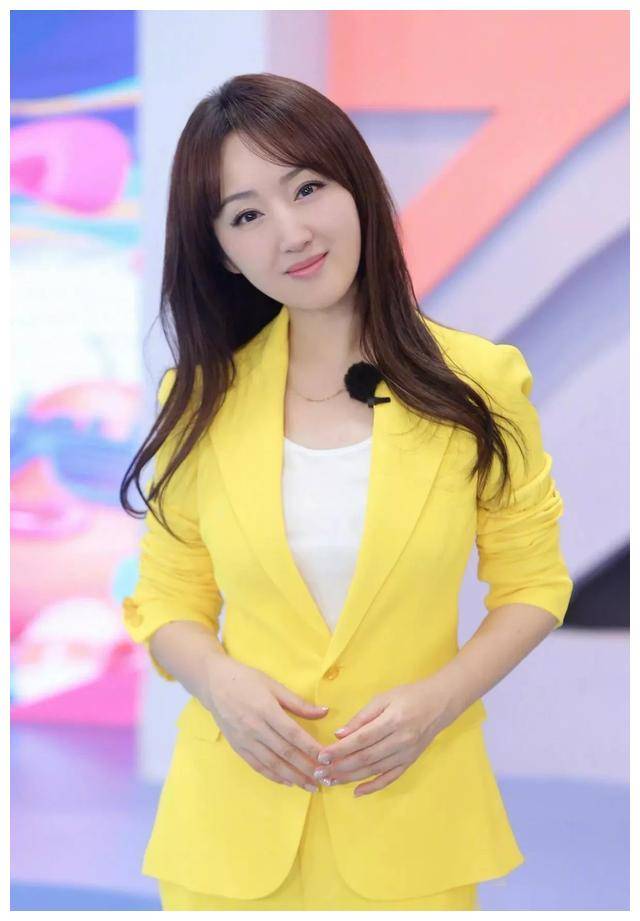 甜美女神杨钰莹,状态颜值不输少女,令人心动,惊艳不已.