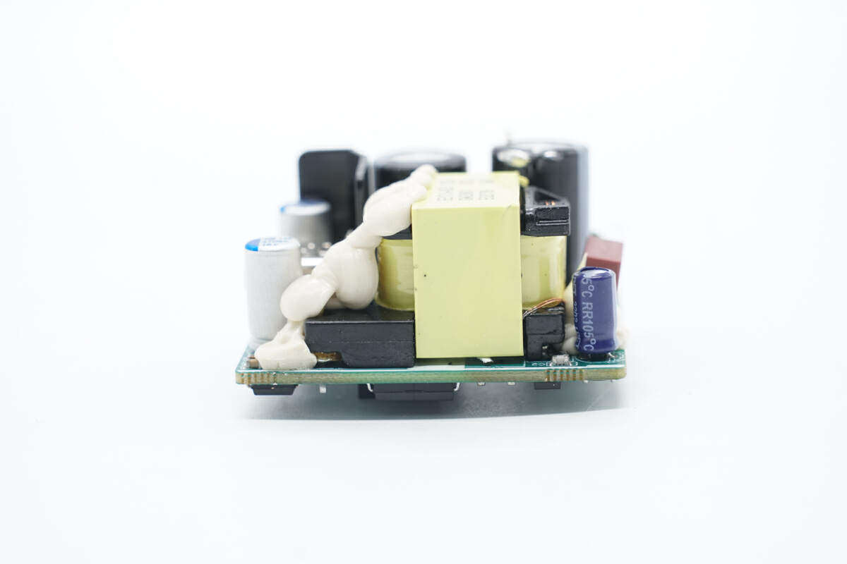 知名上市电源厂生产,拆解一款25w快充充电器看看做工_焊接_模块_输出