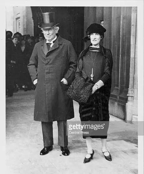 英国首相丘吉尔情史:少年爱不得,中年成渣男,晚年守