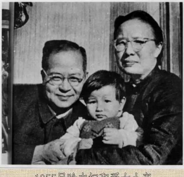 明史奠基人吴晗,0分入清华,才华横溢,为何钟情瘫痪姑娘35年?