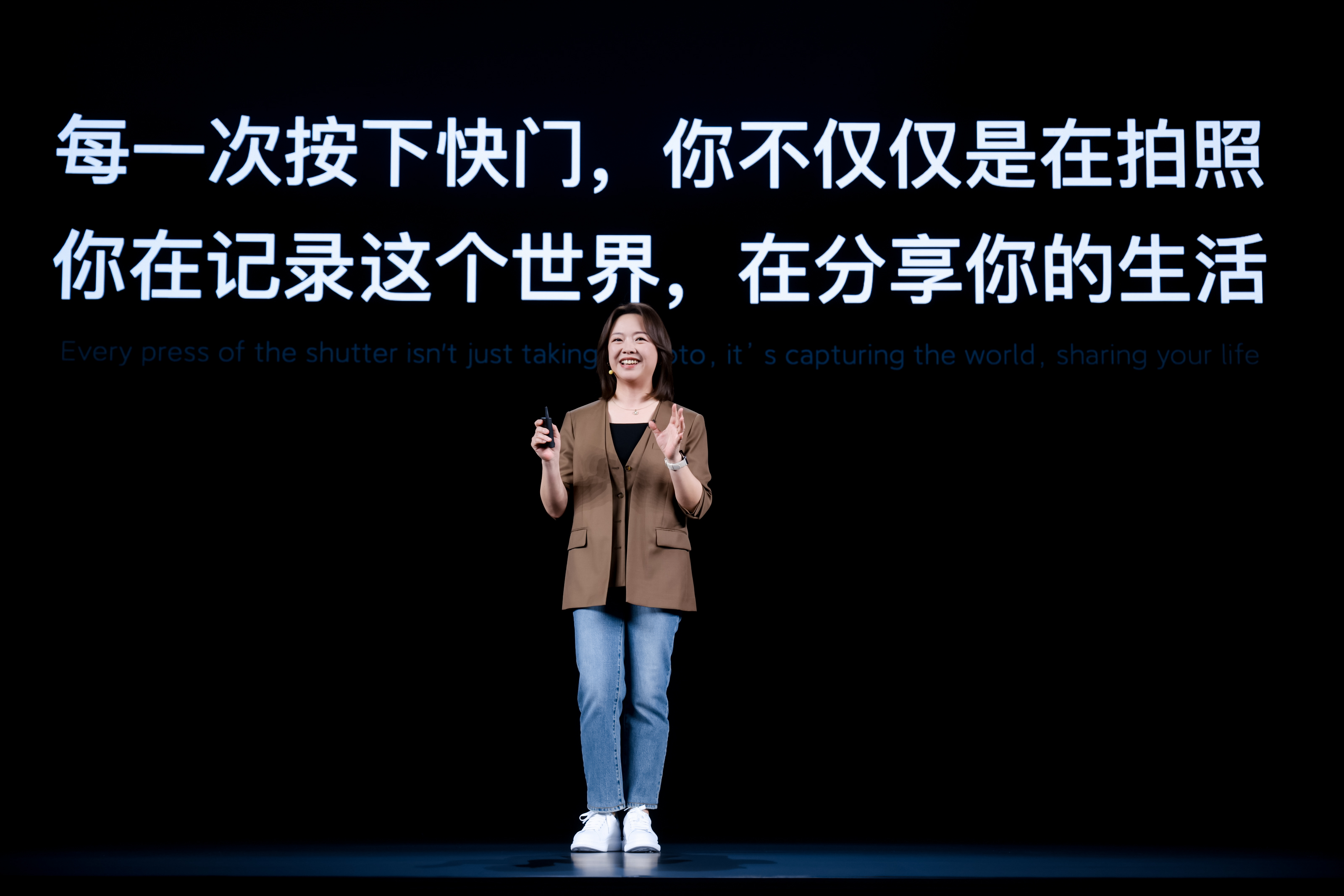 另外,这场发布会,另外一个亮点就是另外一个主讲许斐,这是小米的元老