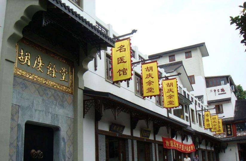 胡雪岩开钱庄的秘诀:开16个账户存20两银子,瑞士银行