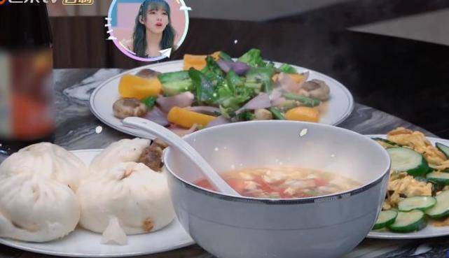 李湘改吃平民早餐,6层冰箱被打码,"出轨风波"后对王岳伦称呼变了?