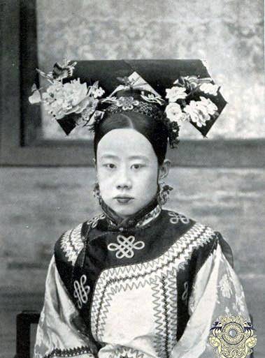 真实的皇族贵妇老照片:溥仪生母性格刚烈,王爷侧福晋长相美艳_慈禧