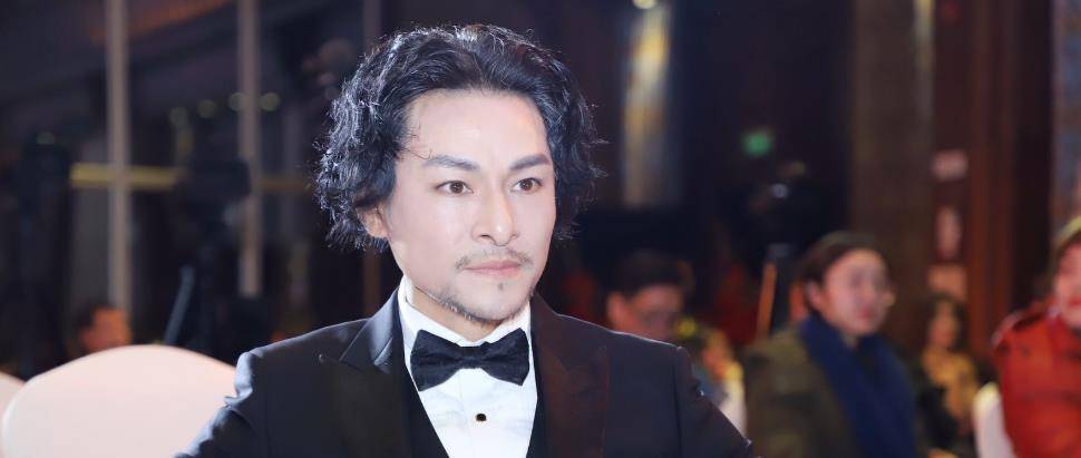 当刘德华替身近十年,拍戏险被战马踩死,熬成影帝却娶华仔前任_杜奕衡