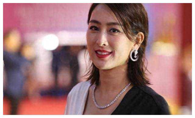 马苏41岁真实面貌曝光,网友直呼"顶多算个村花"_明星_人们_美颜