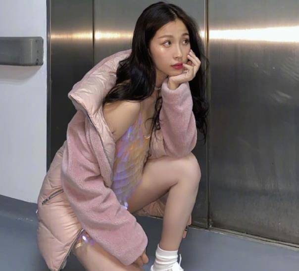 虞书欣到底是什么家境?当看到她小时候的照片,明白了!_图片_生活_眼神