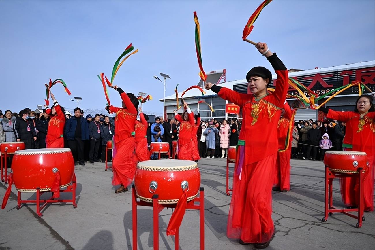 盂县西烟镇2024年元宵节街头文艺汇演异彩纷呈_表演_李忠勇_队伍