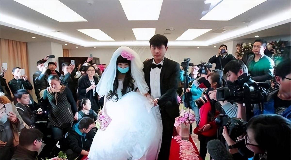 2014年,山东小伙不顾反对迎娶癌症女友,一年后女友去世_范会香_于海宁