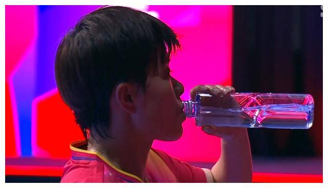 王艺迪战胜马琳,王曼昱微表情揭秘,教练的英明指导._胜利_比赛_对手