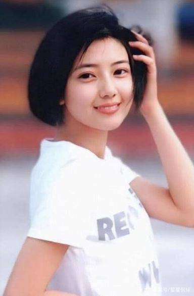 高圆圆"高中旧照"被曝出,班主任:至少10个班的男生在追她!