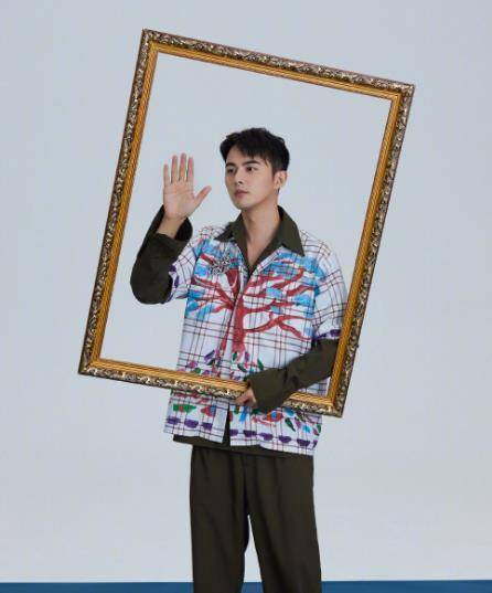 分手后,叶祖新一下子就跌入18线演员的境地,大家几乎都要忘记了他的