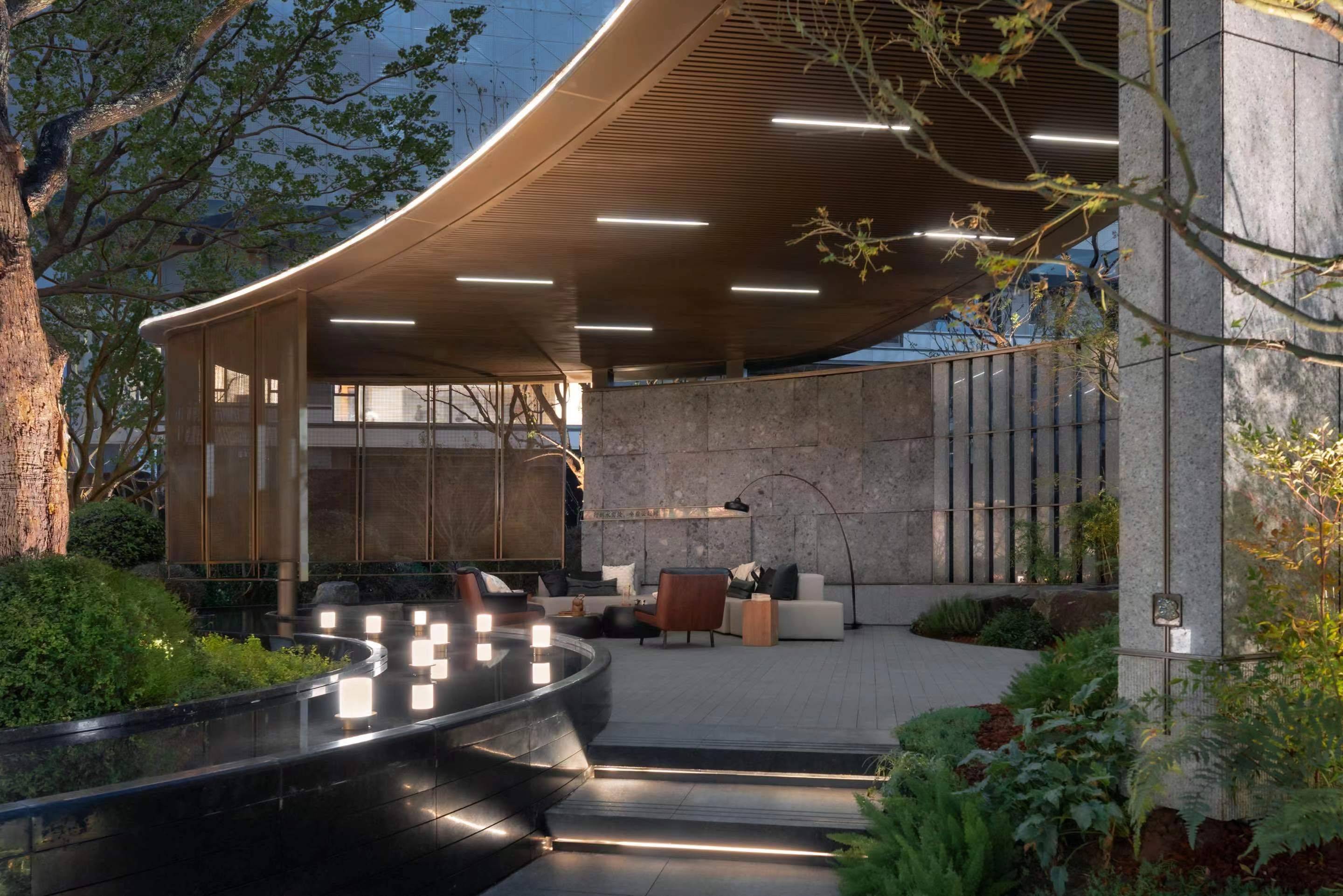 重庆青云阙此外,春节期间,龙湖以"安家龙湖,过龙福年"为主题策划了多