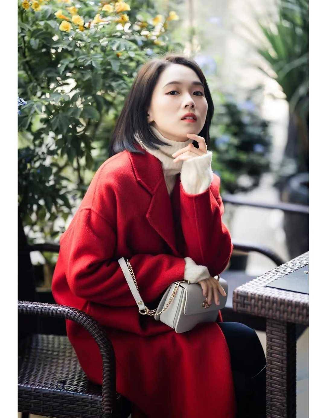 这才是"新年"该有的穿搭,红红火火又洋气,照穿美成了焦点_红色_色彩