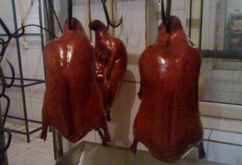 2011年,"黑心北京烤鸭"团队被抓,成本仅3元:自己都不敢吃_黑色_汽车