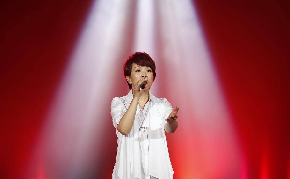 她曾红过那英,当红时期却远嫁国外,今再复出观众并不买账!