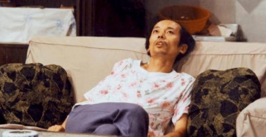 "中国第一懒人"杨锁:烧家具取暖,刨坑上厕所,23岁懒死家中_父母_生活