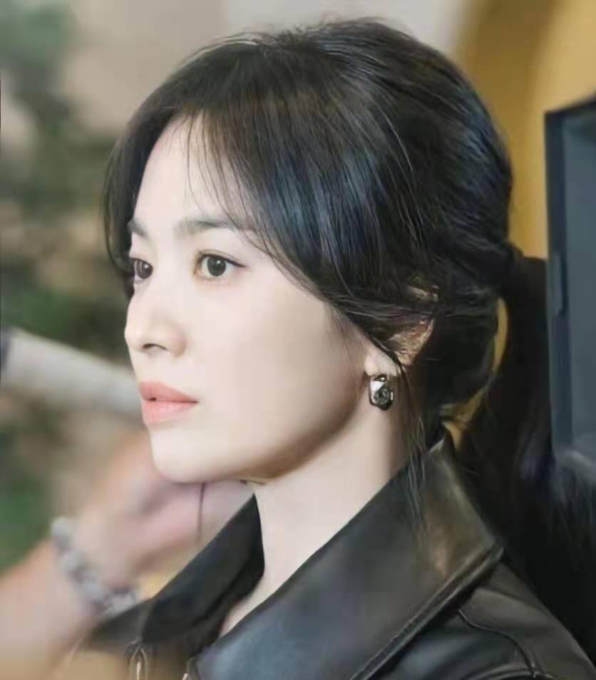 宋慧乔新剧公开预告照,身高差恋爱剧情氛围感十足,不愧是冻龄女神