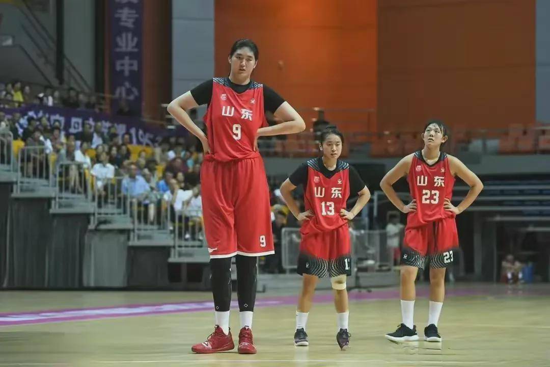 中国女篮2米26图片
