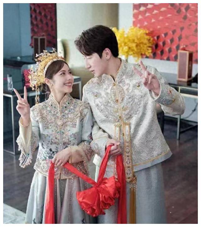 娱乐圈最近发生了一桩令人惊喜的美好事件,即百万网红情侣万洁和伍虎