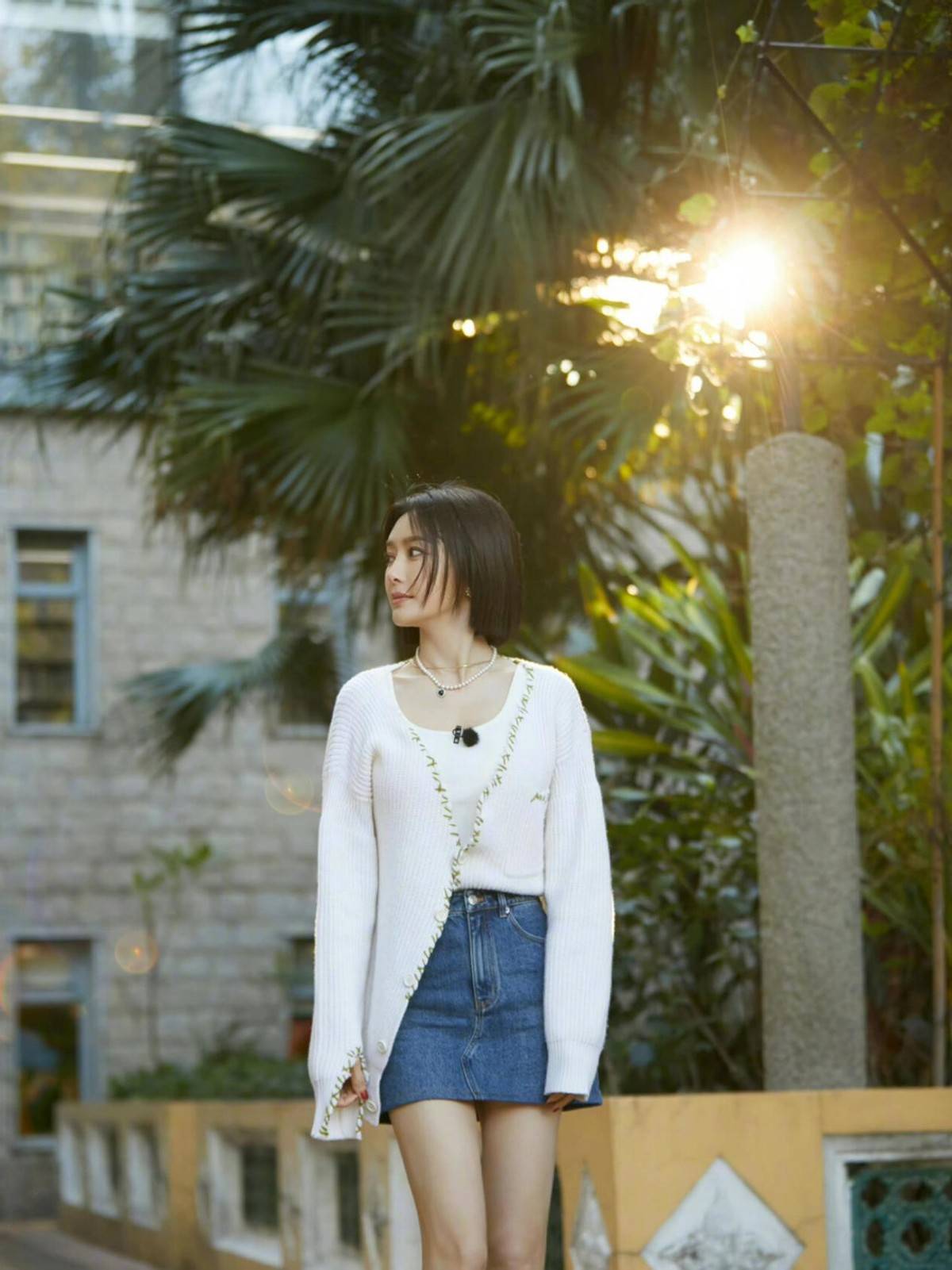 44岁秦岚带火了一种新穿法:针织衫 短裙 波波头,时髦减龄又洋气_造型