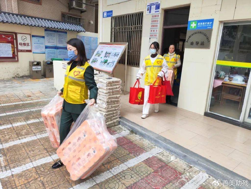 汕尾市博助慈善会组织志愿者到城区凤山街道慰问困难群众_家庭_活动