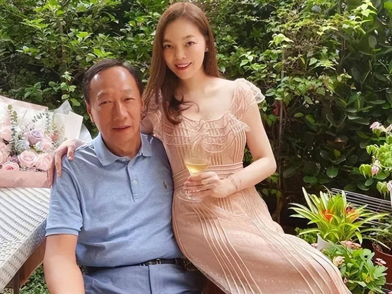 郭台铬筒历小老婆图片