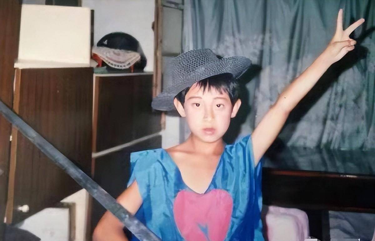 师从冯巩,为挣快钱分手贾玲,如今"成为笑柄"的白凯南