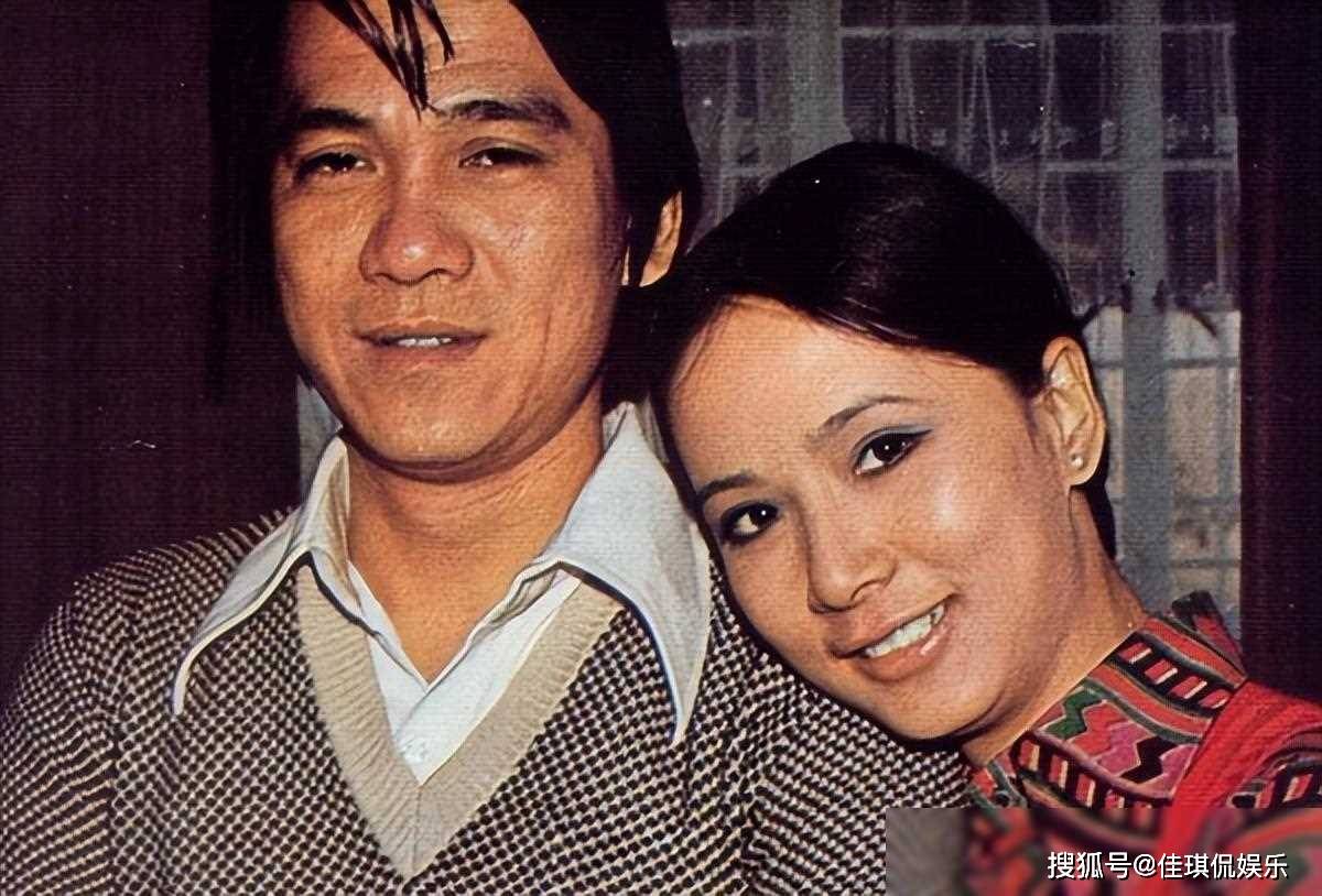 83岁金牌司仪何守信露面,风度翩翩容颜不老,难怪当年迷死汪明_爱情