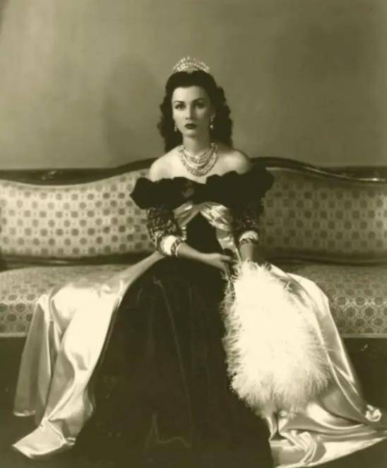 巴列维进行一系列改革,再加上有英国,美国的帮助,伊朗很快就成为经济