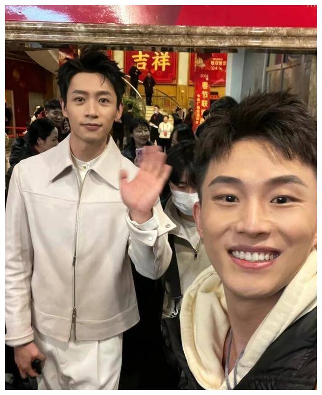 央视员工回应白敬亭事件,彻底扭转态势!_节目_表演_郑毅