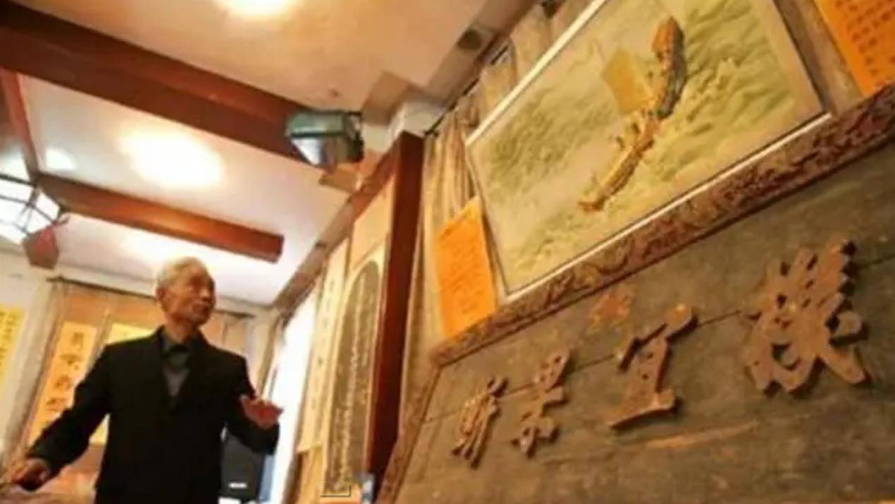 2003年,陕西老汉9道圣旨被博物馆借走,丢了2道,最后赔了多少钱_张振华