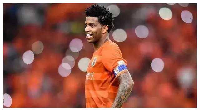 戴琳揭秘鲁能外援中卫:一幕揭示顶级水平,与韦世豪风波揭秘!