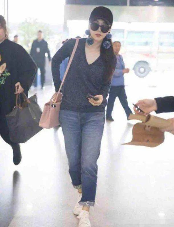 范冰冰在国外被拍,并没觉得多漂亮,素颜面黄肌瘦,随便一个路人都比她