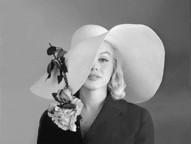 实拍梦露死亡现场:死在床上,胃里发现有安眠药,官方