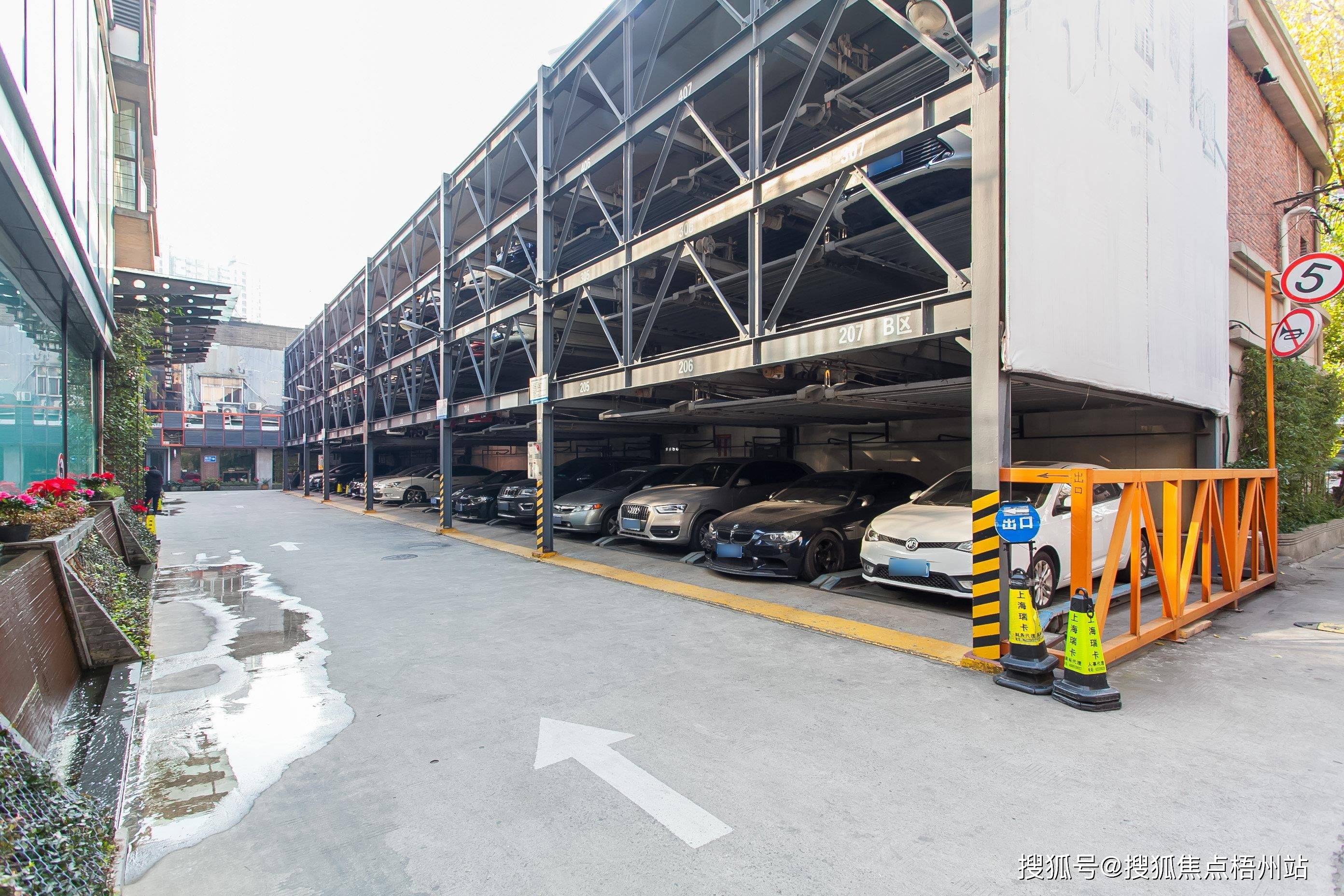 公交:1:天钥桥路中山南二路 距离:62m,公交线路:56路;104路;166路;178