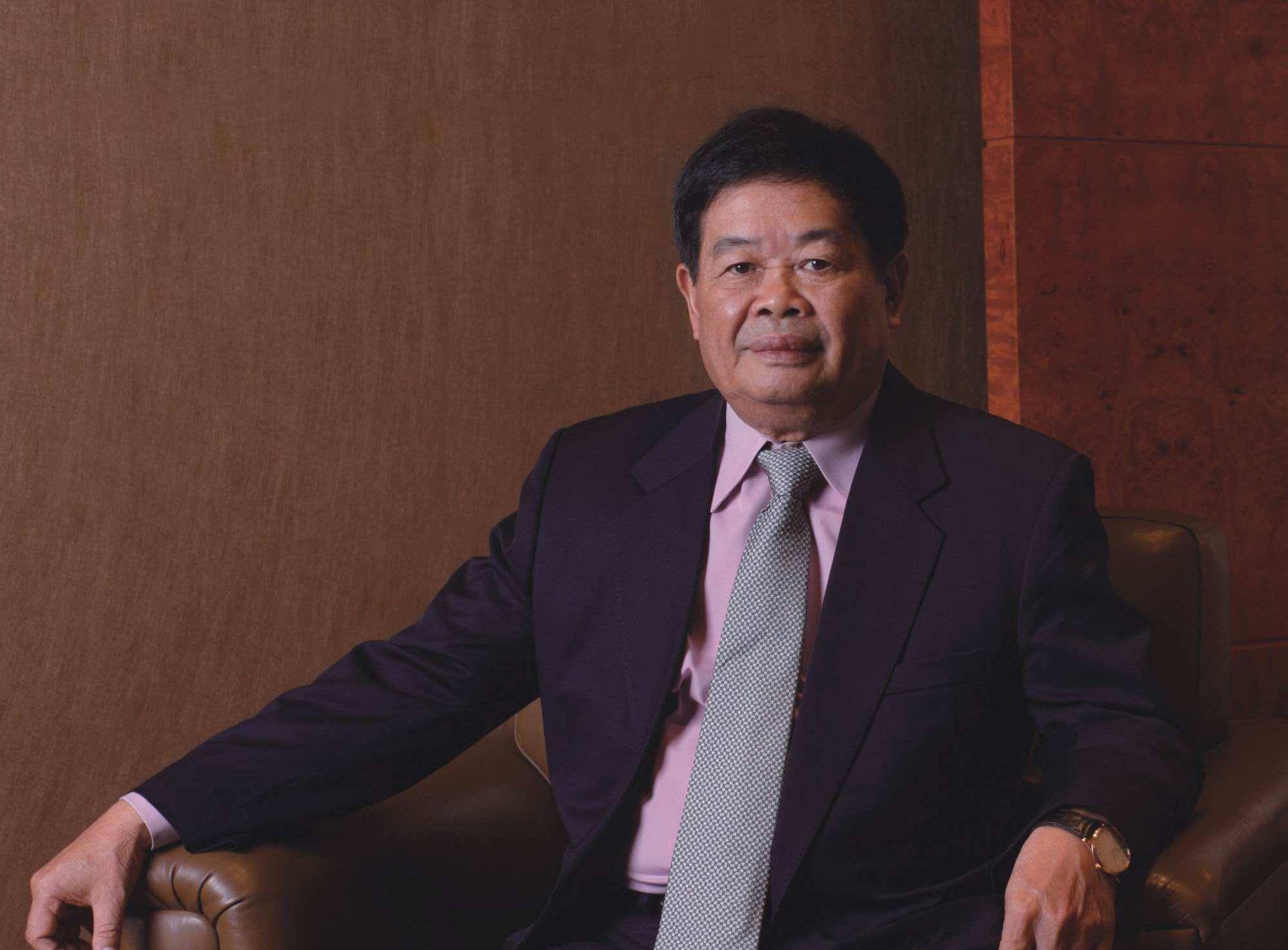 著名的永安百货的老板之一,母亲陈慧珍也是福清高山镇的大户人家千金