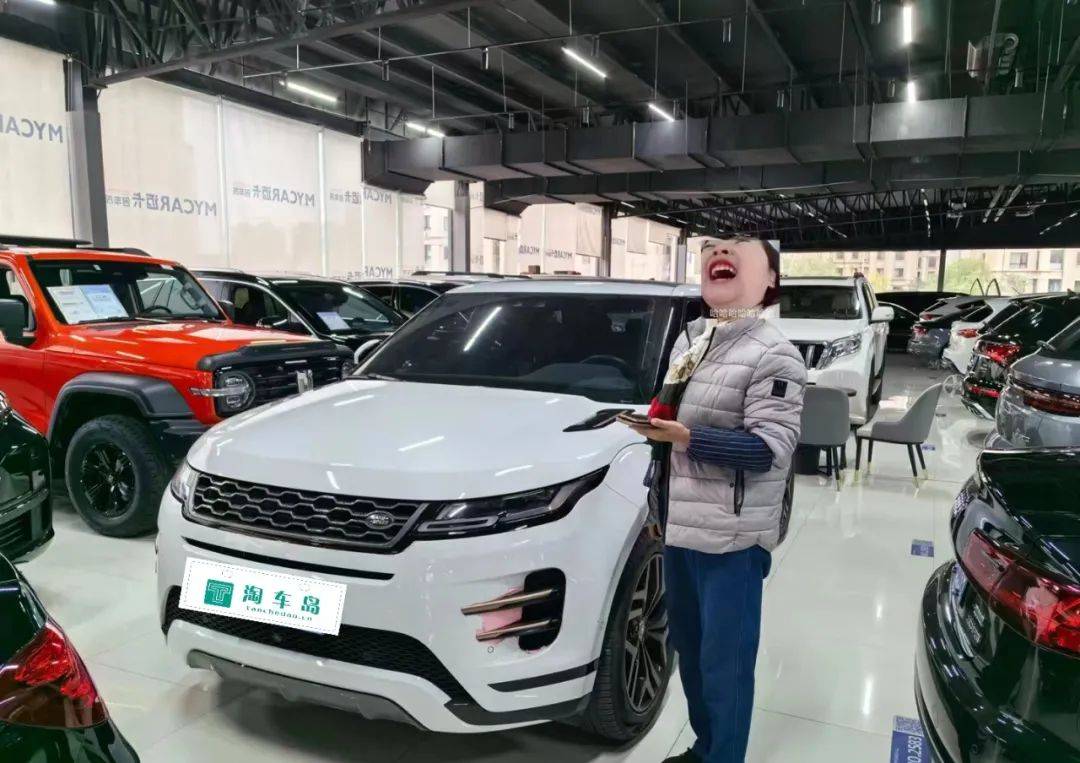 豪爽女士不到20万淘到二手路虎揽胜极光,看看值不值?