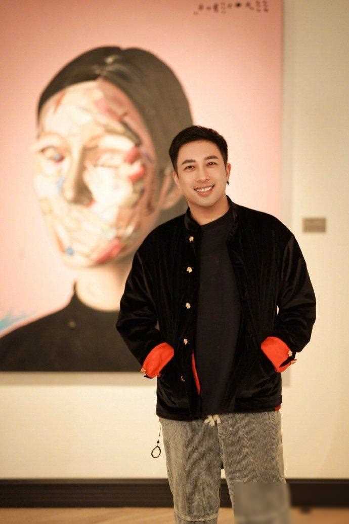 于正再谈减肥话题,晒多张精修自称瘦8斤,还要再瘦15斤:2_明星_身体