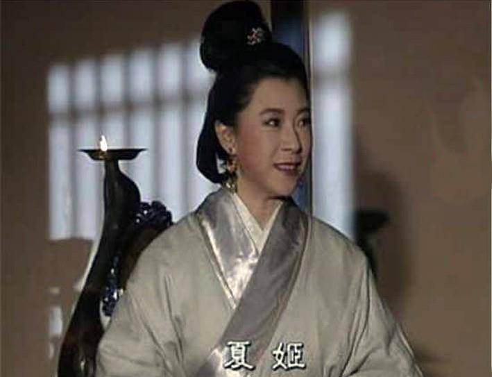 庄襄王即王位后,追尊夏姬为"夏太后".