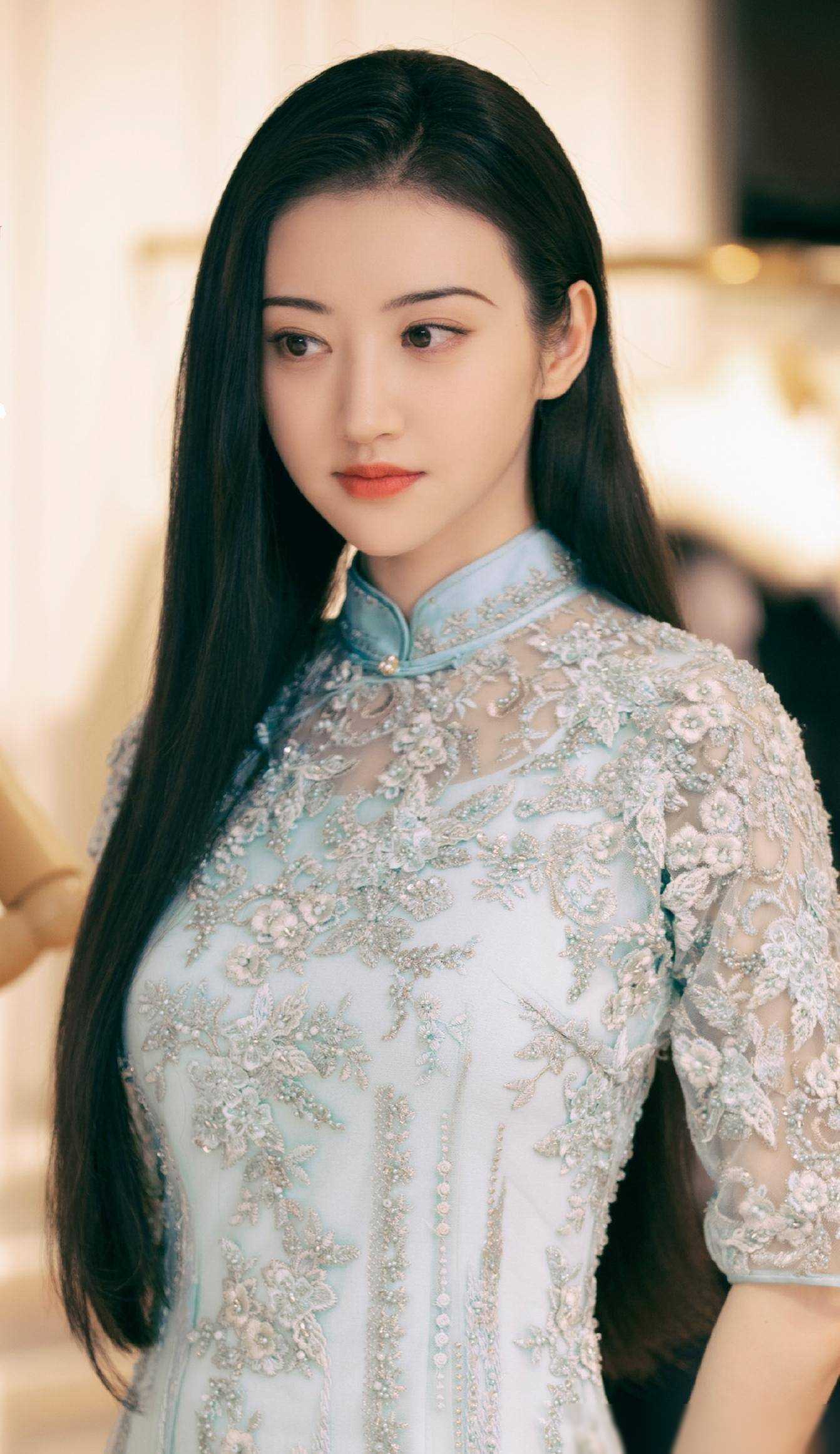 被称"人间富贵花"的5位女星,有人背靠家世,有人靠金主和干爹